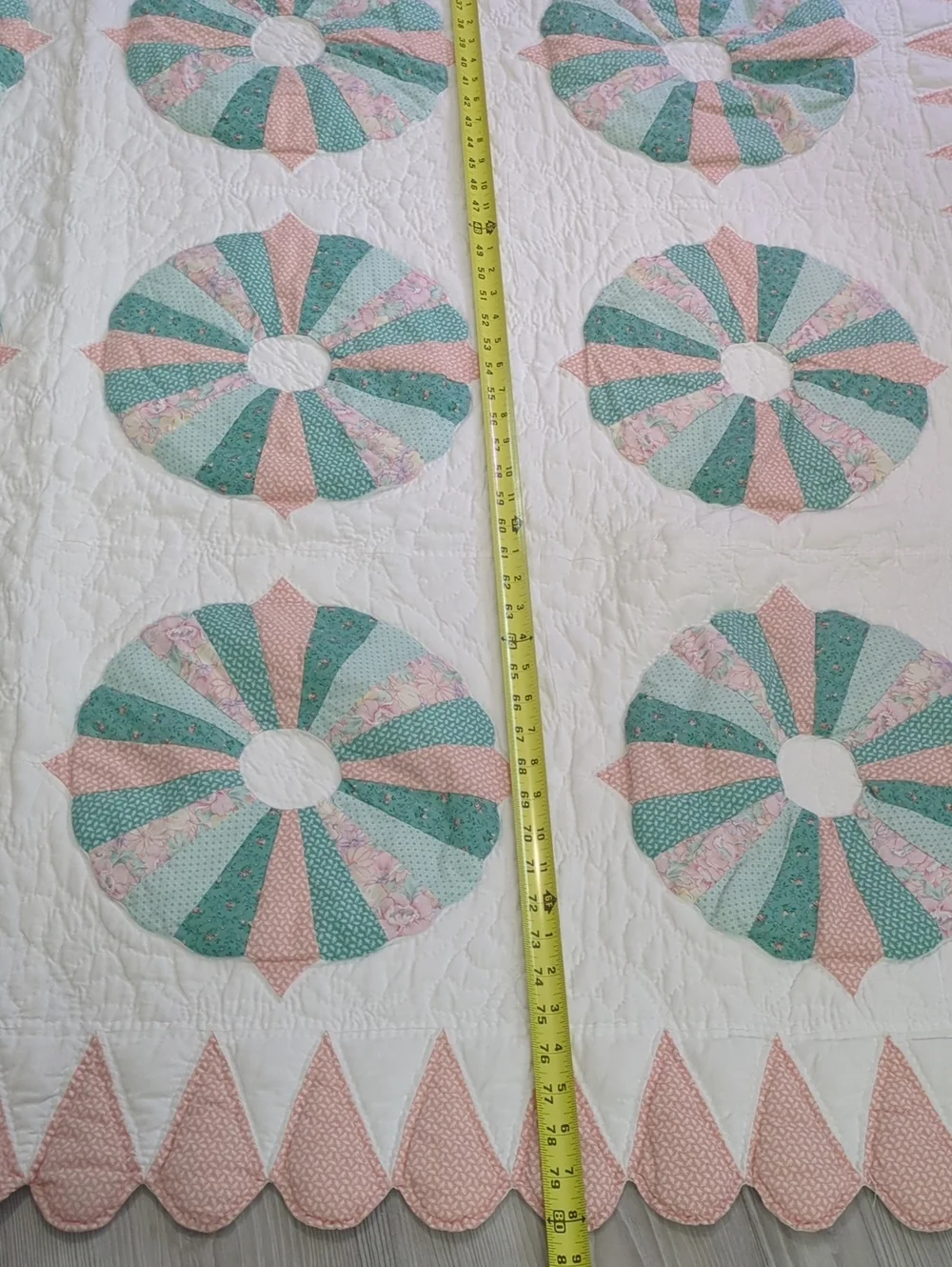 Dresden Plate Quilt 64x80 Pink Green Scalloped Edge Cottagecore Twin Throw